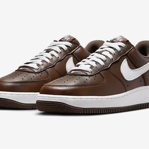Nike Air Force 1 Low Retro (chocalate and white) (equivalent to women’s size 8).